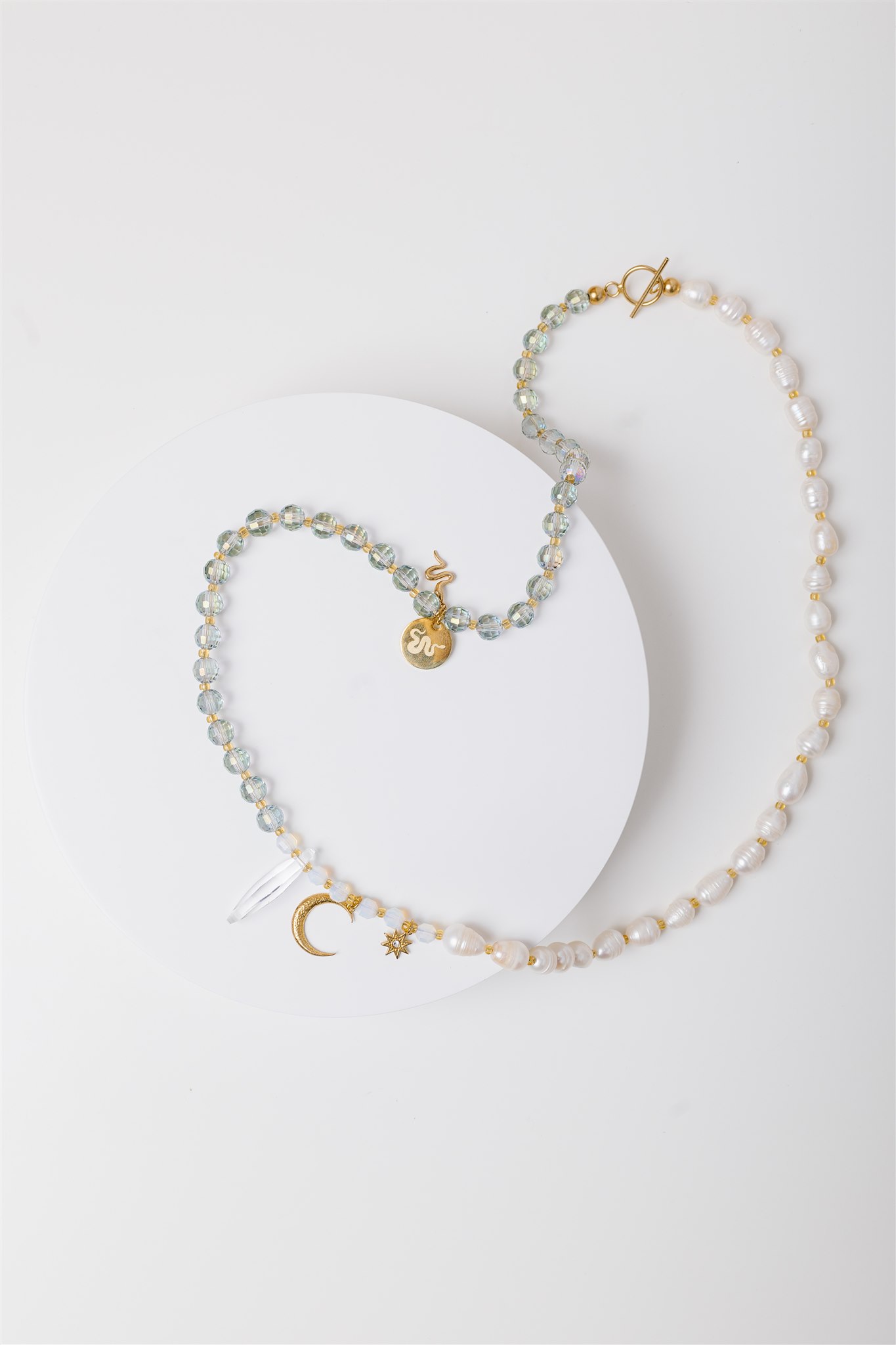 naszyjnik-z-perel-gold-moon-and-pearl-snakestone-1